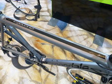CANNONDALE 2018 ROADBIKE CAAD12 105 COMPACT BBQ CHARCOAL JET BLACK COLOR TOPTUBE（キャノンデール 2018年 ロードバイク キャドトゥエルブ シマノ コンパクト チャコール グレイ ジェット ブラック カラー）