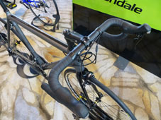CANNONDALE 2018 ROADBIKE CAAD12 105 COMPACT BBQ CHARCOAL JET BLACK COLOR HANDLE（キャノンデール 2018年 ロードバイク キャドトゥエルブ シマノ コンパクト チャコール グレイ ジェット ブラック カラー）