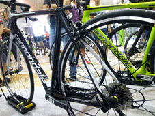 CANNONDALE 2018 ROADBIKE SYNAPSE CARBON 105 SLV JET BLACK FINE SILVER COLOR SATSTAY（キャノンデール 2018年 ロードバイク シナプス カーボン ジェットブラック ファイン シルバー カラー）