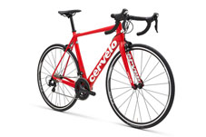 CERVELO 2018 ROADBIKE R2 Shimano 105 RED COLOR（サーベロ 2018年モデル ロードバイク アールツー シマノ 完成車 レッド カラー 右前）