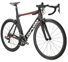 CERVELO 2018 ROADBIKE S5 SRAM RED eTAP 完成車 BLACK RED COLOR（サーベロ 2018年モデル ロードバイク エスファイブ スラム レッド イータップ 完成車 ブラック/レッド カラー 右前）