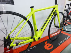 CERVELO 2018 ROADBIKE R3 Shimano R8050 ULTEGRA Di2 FLUORO YELLOW COLOR SEATSTAY（サーベロ 2018年モデル ロードバイク アールスリー シマノ 電動 アルテグラ 完成車 フルオロイエロー カラー）