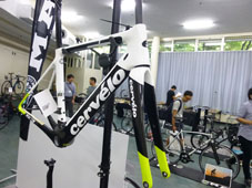 CERVELO 2018 ROADBIKE S3 DISC SRAM RED eTAP HRD WHITE COLOR FRONT FORK（サーベロ 2018年モデル ロードバイク エススリー ディスク スラム レッド イータップ 完成車 ホワイト カラー）