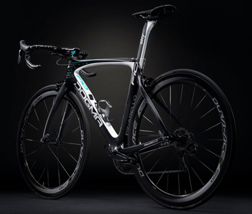 PINARELLO 2019 ROADBIKE DOGMA F10 R9100 R9170 DURAACE COMPLETED 941 TEAMSKY COLOR LEFT SIDE（ピナレロ 2019年モデル ロードバイク ドグマ エフテン デュラエース 完成車 チームスカイ カラー 左 サイド）