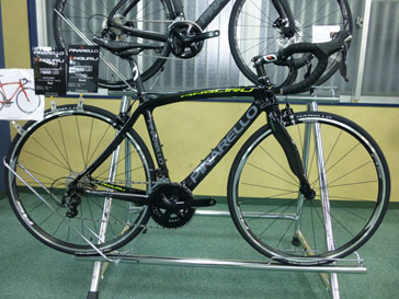 PINARELLO 2018 ROADBIKE ANGLIRU SHIMANO 105 5800 11s 99 BLACK  COLOR（ピナレロ 2018年モデル ロードバイク アングリル シマノ 11スピード 完成車 ブラック カラー）