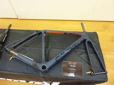 CERVELO 2019 ROADBIKE R5 DISC FRAMESET NAVY COLOR SIDE（サーベロ 2019年モデル ロードバイク アールファイブ ディスク フレーム セット ネイビー カラー）