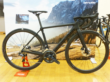 CERVELO 2019 ROADBIKE R5 DISC SHIMANO ULTEGRA Di2 Black Graphite COLOR（サーベロ 2019年モデル ロードバイク アールファイブ ディスク シマノ 電動 1アルテグラ 完成車 ブラック グラファイト カラー）