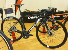 CERVELO 2019 ROADBIKE R3 DISC SHIMANO ULTEGRA BLACK WHITE COLOR（サーベロ 2019年モデル ロードバイク アールスリー ディスク シマノ アルテグラ 完成車 ブラック ホワイト カラー）