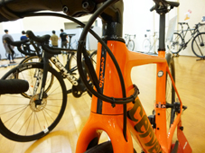 CERVELO 2019 ROADBIKE R3 Shimano R8020 ULTEGRA DISC ORANGE COLOR HEADTUBE（サーベロ 2019年モデル ロードバイク アールスリー シマノ アルテグラ ディスク 完成車 オレンジ カラー）