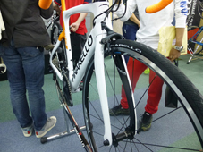 PINARELLO 2019 ROADBIKE PRINCE SHIMANO R8000 ULTEGRA 11s 717 WHITE ORANGE COLOR FRONT FORK（ピナレロ 2019年モデル ロードバイク プリンス シマノ アルテグラ 11スピード 完成車 ホワイトオレンジ カラー）