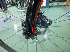 PINARELLO 2019 ROADBIKE PRINCE DISK SHIMANO R7020 105 11s 718 CARBON RED COLOR Airflow Hidden Rim Brake（ピナレロ 2019年モデル ロードバイク プリンス ディスク ブレーキ シマノ 11スピード 完成車 カーボンレッド カラー）