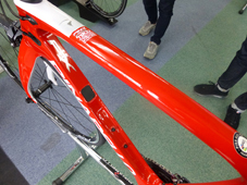 PINARELLO 2019 ROADBIKE PRINCE FX SHIMANO R8050 ULTEGRA Di2 11s 714 RED WHITE COLOR elink（ピナレロ 2019年モデル ロードバイク プリンス エフエックス シマノ 電動 アルテグラ 11スピード 完成車 レッドホワイト カラー）