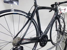 PINARELLO 2020 ROADBIKE ANGLIRU SHIMANO ULTEGRA R8000 11s 299 BOB BLACKONBLACK SEATSTAY ピナレロ 2020年モデル ロードバイク アングリル シマノ アルテグラ 11スピード 完成車 ボブ