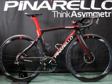 PINARELLO 2020 ROADBIKE DOGMA F12 DURAACE Di2 COMPLETED 429 URANUS BLACK RED SIDE（ピナレロ 2020年モデル ロードバイク ドグマ エフトゥエルブ 電動 デュラエース 完成車 ブラックレッド）