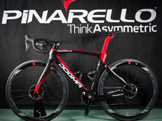 PINARELLO 2020 ROADBIKE DOGMA F12 DURAACE Di2 COMPLETED 429 URANUS BLACK RED LEFT SIDE（ピナレロ 2020年モデル ロードバイク ドグマ エフトゥエルブ 電動 デュラエース 完成車 ブラックレッド）