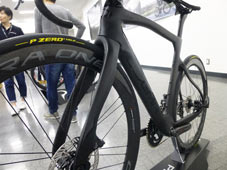 PINARELLO 2020 ROADBIKE DOGMA F12 DURAACE Di2 COMPLETED 427　BOB BLACK ON BLACK FORK（ピナレロ 2020年モデル ロードバイク ドグマ エフトゥエルブ 電動 デュラエース 完成車 ボブ ブラックオンブラック）