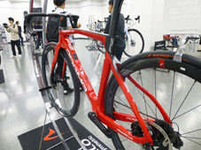 PINARELLO 2021 ROADBIKE DOGMA F12 DISK DISC ULTEGRA Di2 441 METEOR RED SEATSTAY（ピナレロ 2021年モデル ロードバイク ドグマ エフトゥエルブ アルテグラ 完成車 レッド）