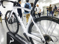 PINARELLO 2021 ROADBIKE DOGMA F12 DISK DISC DURAACE Di2 436 OSIUM WHITE SEATSTAY（ピナレロ 2021年モデル ロードバイク ドグマ エフトゥエルブ ディスク 電動 デュラエース 完成車 ホワイト）