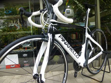 PINARELLO 2020 ROADBIKE PRINCE SHIMANO R8000 R8050 ULTEGRA Di2 272 WHITE BLACK COLOR FRONT FORK（ピナレロ 2020年モデル ロードバイク プリンス シマノ 電動 アルテグラ 11スピード 完成車 ホワイトブラック カラー）