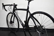 PINARELLO 2020 ROADBIKE RAZHA DISK RAZHADISK T600 SHIMANO 105 R7000 MIX 11s 305 BLACK MATT ONDA SEATSTAY ピナレロ 2020年モデル ロードバイク ラザディスク シマノ ミックス 11スピード 完成車 ブラックマット