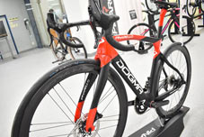 PINARELLO 2021 ROADBIKE DOGMA F12 DISK DISC DURAACE Di2 A565 VULCAN RED ピナレロ 2021年モデル ロードバイク ドグマ エフトゥエルブ ディスク デュラエース 完成車 バルカン レッド ヴァルカン 3