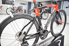 PINARELLO 2021 ROADBIKE DOGMA F12 DISK DISC DURAACE Di2 A565 VULCAN RED ピナレロ 2021年モデル ロードバイク ドグマ エフトゥエルブ ディスク デュラエース 完成車 バルカン レッド ヴァルカン 4