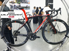 PINARELLO 2020 ROADBIKE DOGMA F12 DISK DISC ULTEGRA Di2 432 URANUS BLACK RED（ピナレロ 2021年モデル ロードバイク ドグマ エフトゥエルブ ディスク 電動 アルテグラ 完成車 ブラックレッド）