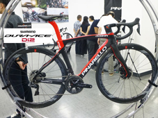 PINARELLO 2020 ROADBIKE DOGMA F12 DISK DISC DURAACE Di2 432 URANUS BLACK RED（ピナレロ 2021年モデル ロードバイク ドグマ エフトゥエルブ ディスク 電動 デュラエース 完成車 ブラックレッド）