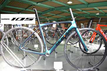 DEROSA 2022 ROADBIKE IDOL DISK DISC idoldisk SHIMANO R7020 R7000 105 CAMALEONTE デローザ 2022年モデル ロードバイク アイドル ディスク アイドルディスク シマノ 完成車 カメレオン