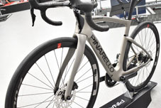 PINARELLO 2025 2024 ROADBIKE F5 DISK F5DISK SHIMANO 105 R7100 12s D104 IMPLUSE GREYピナレロ 2025年モデル 2024年モデル ロードバイク エフファイブディスク シマノ 12スピード 完成車 インパルス グレイ グレー シルバー 2