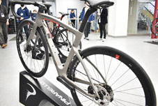 PINARELLO 2025 2024 ROADBIKE F5 DISK F5DISK SHIMANO 105 R7100 12s D104 IMPLUSE GREYピナレロ 2025年モデル 2024年モデル ロードバイク エフファイブディスク シマノ 12スピード 完成車 インパルス グレイ グレー シルバー 3