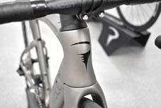PINARELLO 2025 2024 ROADBIKE F5 DISK F5DISK SHIMANO 105 R7100 12s D104 IMPLUSE GREYピナレロ 2025年モデル 2024年モデル ロードバイク エフファイブディスク シマノ 12スピード 完成車 インパルス グレイ グレー シルバー 詳細