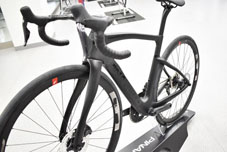 PINARELLO 2023 ROADBIKE F7 DISK f7disk T900 SHIMANO DURAACE R9200 Di2 12s 12speed D102 RAZOR BLACK ピナレロ 2023年モデル ロードバイク エフセブン エフ セブン ディスク シマノ 電動 デュラエース 12スピード 完成車 レーザー ブラック FRONT FORK