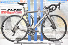 PINARELLO 2023 ROADBIKE RAZHA DISK RAZHADISK T600 SHIMANO 105 R7100 Di2 12s D381 GREY METALIC ピナレロ 2023年モデル ロードバイク ラザディスク ラザ ディスク シマノ 電動 12スピード 完成車 グレー メタリック グレイ