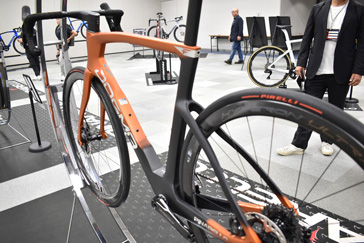 PINARELLO 2026 ROADBIKE DOGMA F DOGAMF DISK DISC M40X FRAME SET frameset MY26 H102 LUXTER AMBER ピナレロ 2026年モデル ロードバイク ドグマエフ ディスク フレームセット ルクスターアンバー 4