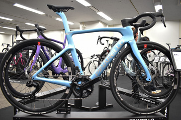 PINARELLO 2026 2027 ROADBIKE F5 DISK F5DISK SHIMANO 105 R7100 Di2 12s J222 Azzurra Lumina ピナレロ 2026年モデル 2027年モデル ロードバイク エフファイブディスク シマノ 電動 12スピード 完成車 アズーラルミナ