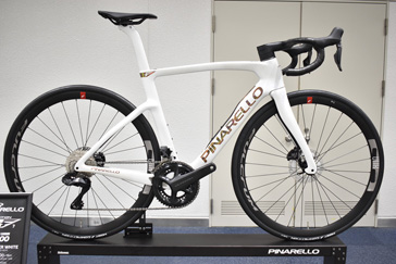 PINARELLO 2026 2027 ROADBIKE F7 DISK f7disk T900 SHIMANO ULTEGRA R8100 Di2 12s 12speed H210 Alabaster White ピナレロ 2026年モデル 2027年モデル ロードバイク エフセブンブ エフ セブン ディスク シマノ 電動 アルテグラ 12スピード 完成車 アラバスターホワイト